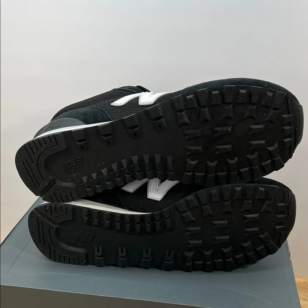 NEW New Balance Men's 13 Classics Black and‎ White Sneakers